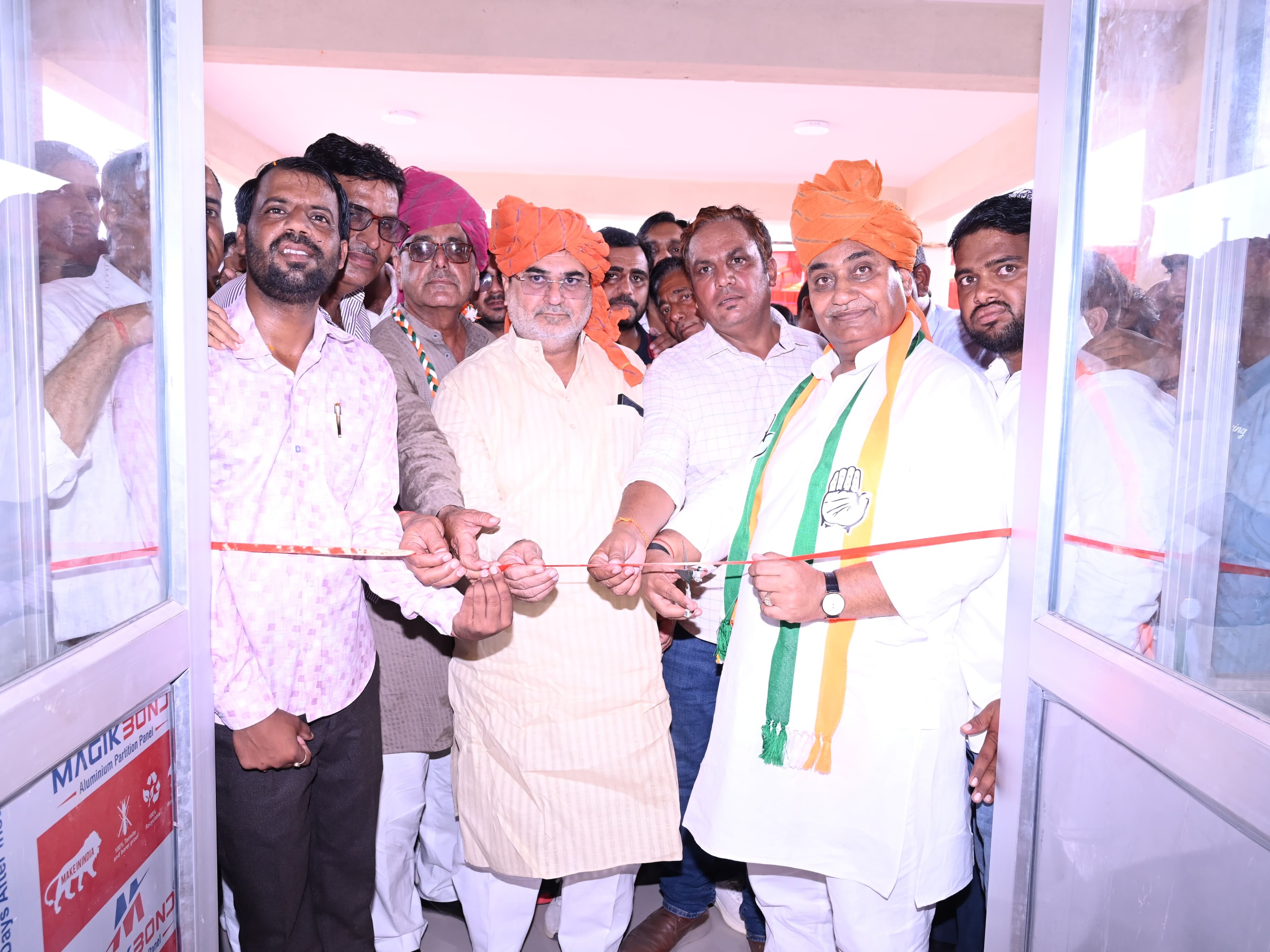 प्राथमिक स्वास्थ्य केंद्र, आयुर्वेदिक अस्पताल, पशु अस्पताल का फीता काटा।