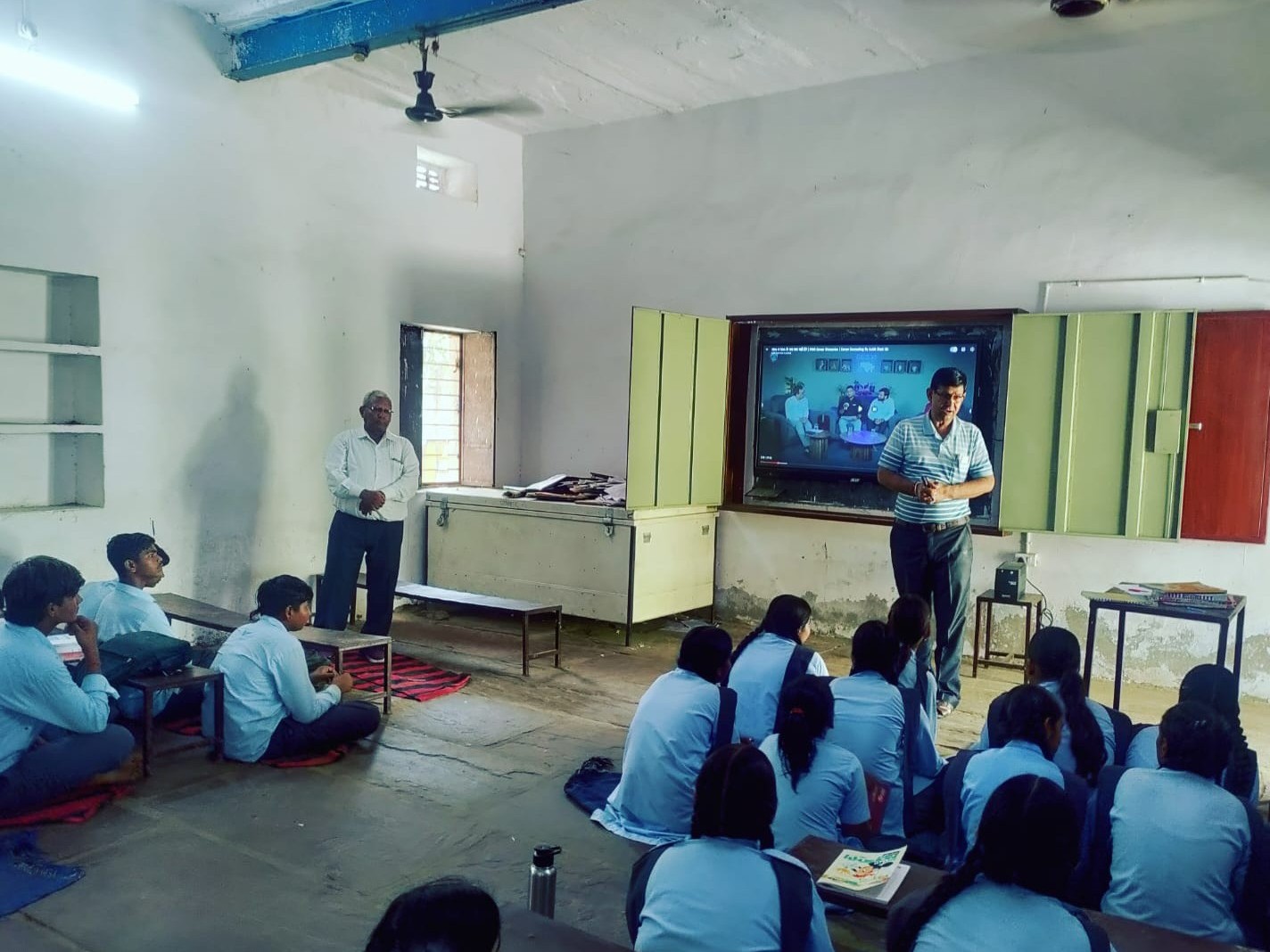 शैक्षणिक गतिविधियों का जायजा लिया, करियर मार्गदर्शन भी दिया
