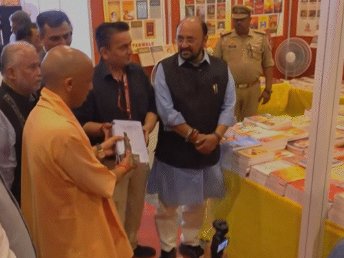 सीएम योगी ने गोमती पुस्तक महोत्सव का उद्घाटन किया।