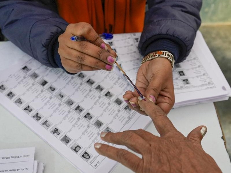 14 मई को हरियाणा, झारखंड, उत्तराखंड, दिल्ली और महाराष्ट्र समेत 16 राज्यों और 3 केंद्र शासित प्रदेशों में स्पेशल इंटेसिव रिवीजन (SIR) की घोषणा की थी। - Dainik Bhaskar