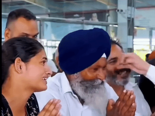 रणजीत सिंह परिवार के साथ संत रामपाल के डेरे में पहुंचे।