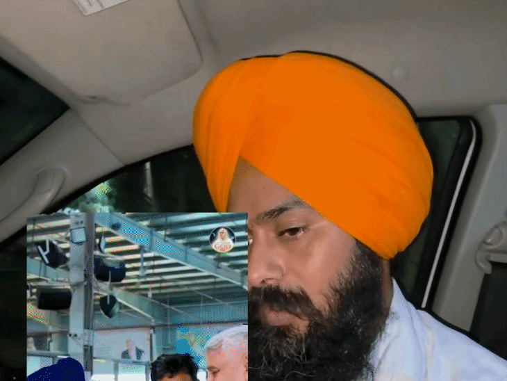ग्रंथी रणजीत सिंह को एक हफ्ते में श्री अकाल तख्त पर पेश होकर माफी मांगने के लिए कहते गुरसेवक सिंह।