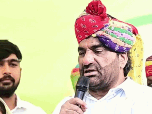 ओसियां से पूर्व विधायक दिव्या मदेरणा और नागौर सांसद हनुमान बेनीवाल ने निकाय चुनाव में जमकर प्रचार किया।