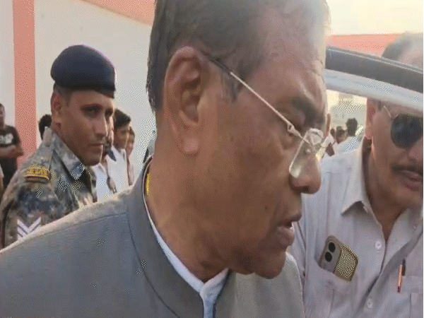 सिवनी में एक पुल निर्माण से जुड़े सवाल पर भड़क गए भाजपा सांसद फग्गन सिंह कुलस्ते।