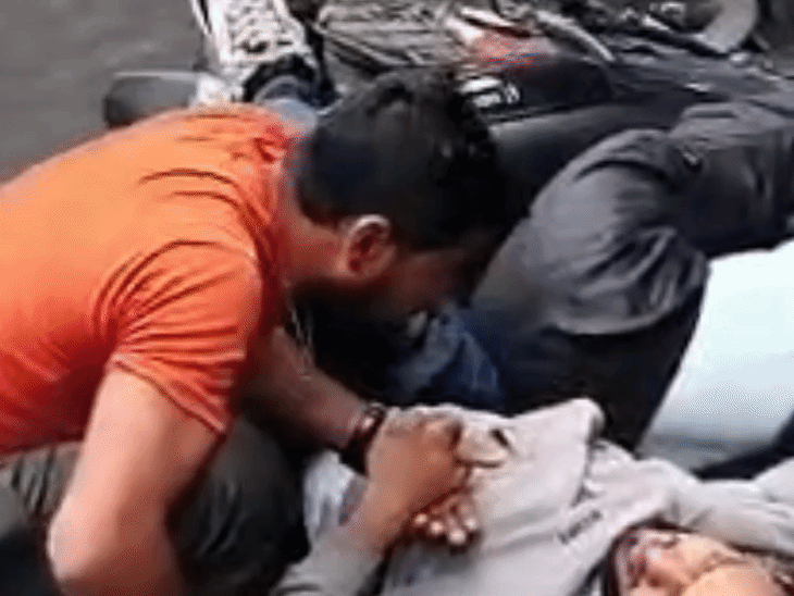 हादसे में युवक घायल हुआ है।