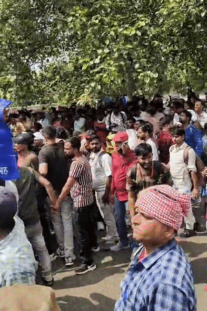 इको गार्डन में पंचायत सहायक कर्मचारियों का प्रदर्शन लगातार जारी।