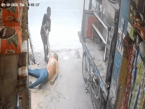 उत्तम हाथ पकड़कर घसीटते हुए तेजबीर को बाहर ले गया।