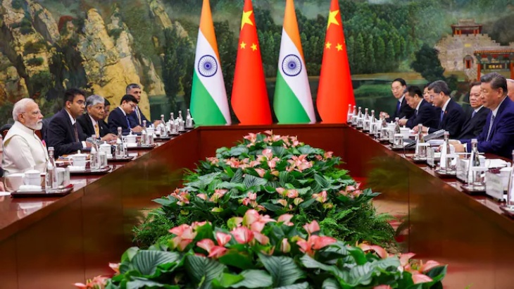 अगस्त 2025 में चीन के तियानजिन पीएम मोदी और राष्ट्रपति जिनपिंग ने बातचीत की थी। तब जिनपिंग ने कहा था कि हमें प्रतिद्वंद्वी के बजाय साझेदार बनना चाहिए।
