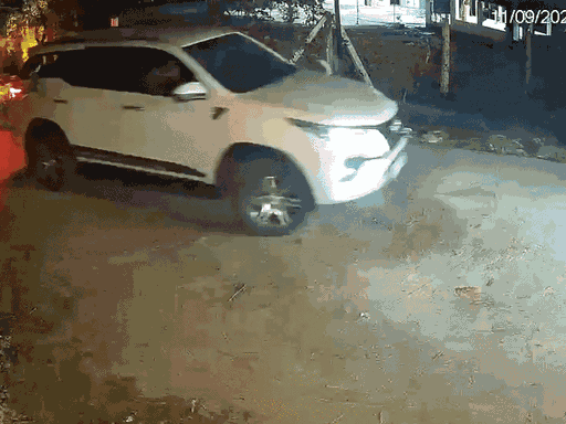 इसी कार से कारोबारी के घर आए थे आरोपी।