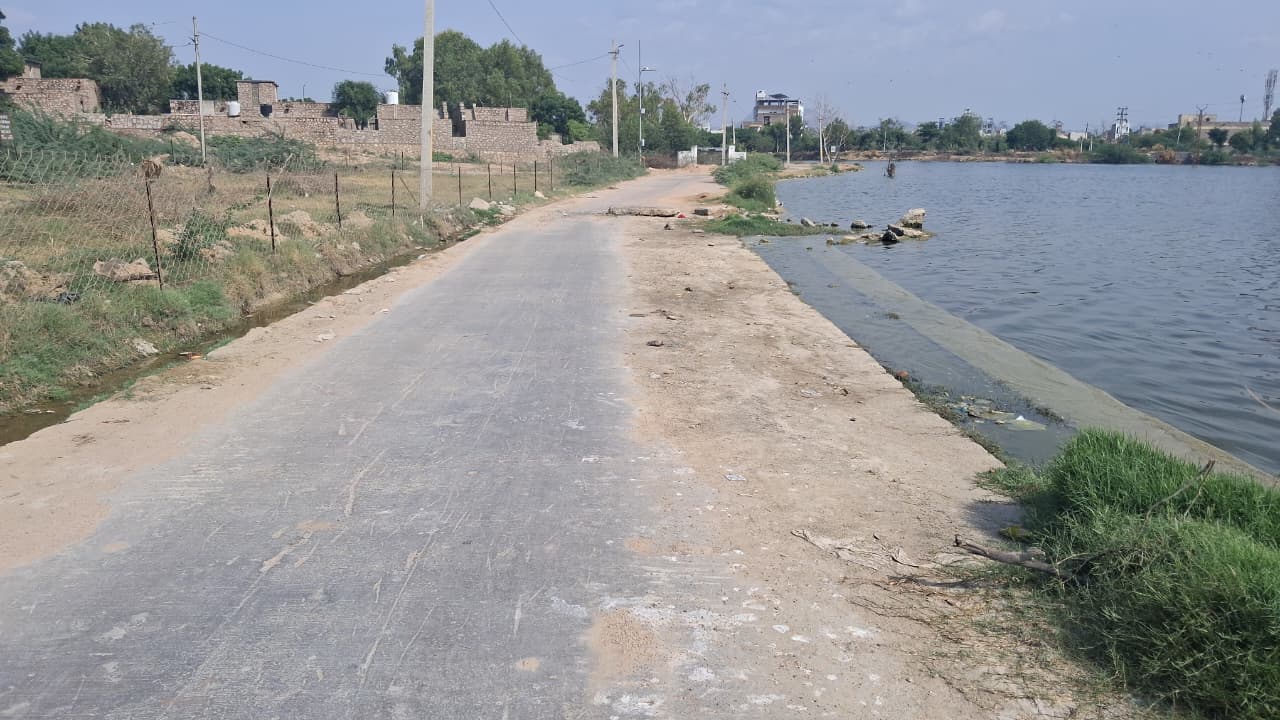 तालाब का ओवरफ्लो भी बंद हो गया।