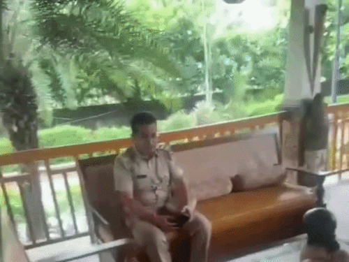 निर्दलीय पार्षद को ले गई; तूंगा के रिसॉर्ट में करीब 3 घंटे चला हंगामा|अलवर,Alwar - Dainik Bhaskar