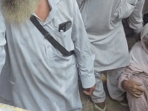 फरियाद लेकर आई महिला चक्कर खाकर जमीन पर गिर गईं।