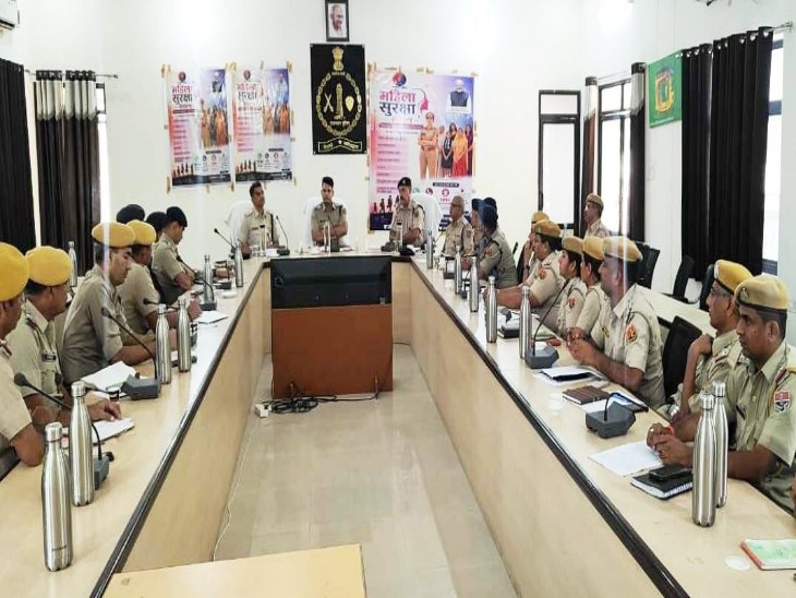 एसपी रोशन मीना ने पुलिस अधिकारियों की मीटिंग लेकर मतगणना को शांतिपूर्वक और पारदर्शिता से करवाने के लिए निर्देश दिए।