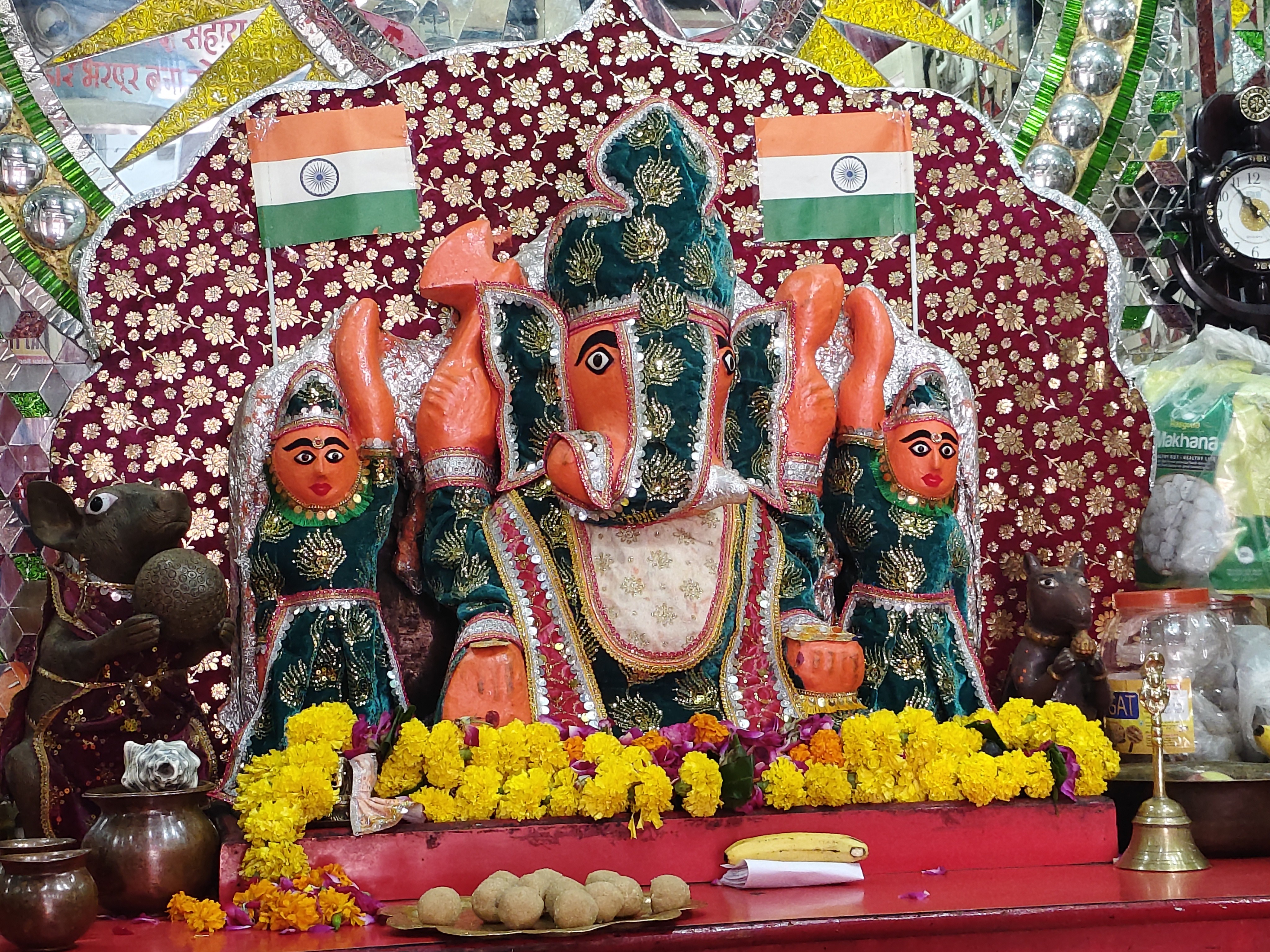 एक में अर्जी लगाने से पूरी होती है मुराद, दूसरे में जमीन से निकले थे मोटे गणेश|ग्वालियर,Gwalior - Dainik Bhaskar