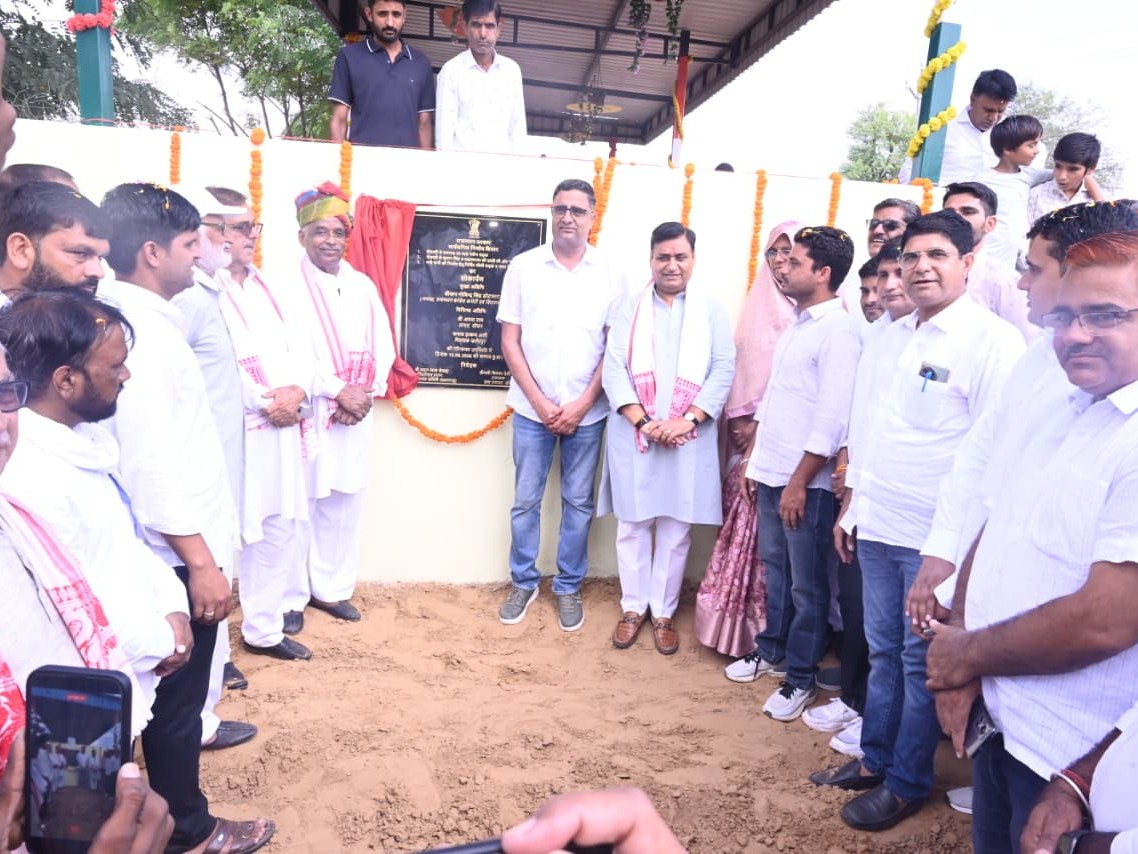 ग्राम पोषाणी स्थित खेल मैदान में रविवार को विभिन्न विकास कार्यों का लोकार्पण समारोह हुआ।