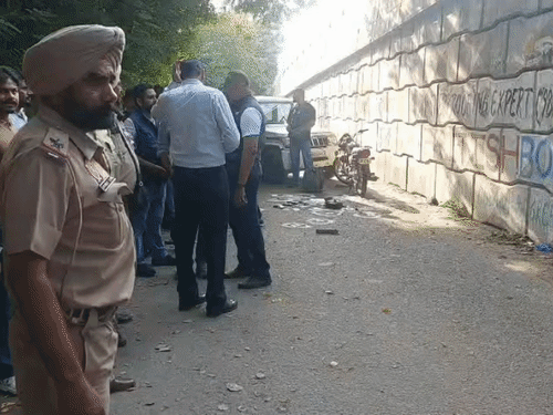 एनकाउंटर के बाद पुलिस ने घटनास्थल को सील कर दिया।