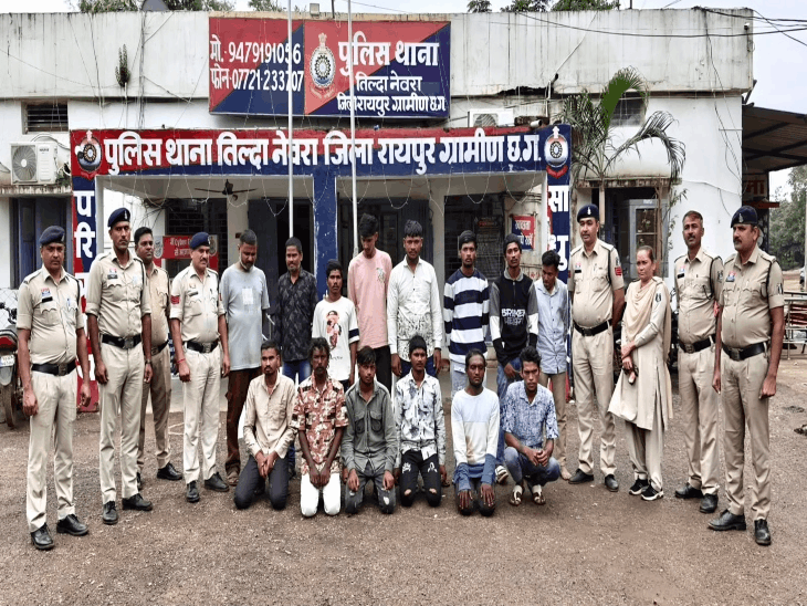 पुलिस अधिकारियों ने अभियान चलाकर कार्रवाई की है।