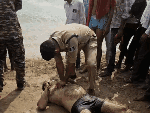 बाबू महाराज के दर्शन से पहले चंबल में डूबे पिता-पुत्र।