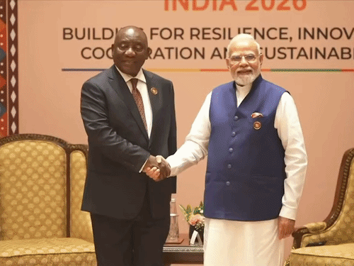 ब्रिक्स फोटो सेशन में जिनपिंग-पुतिन के बीच PM मोदी: भाषण में बोले- टेक्नोलॉजी-मिनरल्स को हथियार बनाना गलत, इससे दुनिया की तरक्की पर असर पड़ेगा dbgifmagic 4 1789297684702