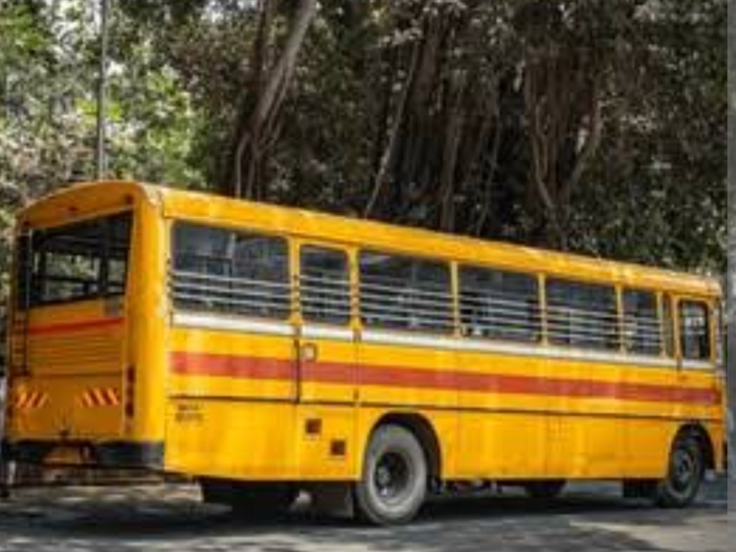ग्वालियर में स्कूल बस पर हमला, पुलिस से भी उलझे आरोपी|ग्वालियर,Gwalior - Dainik Bhaskar