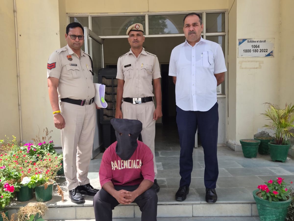 हिसार पुलिस की गिरफ्त में पकड़ा गया आरोपी।
