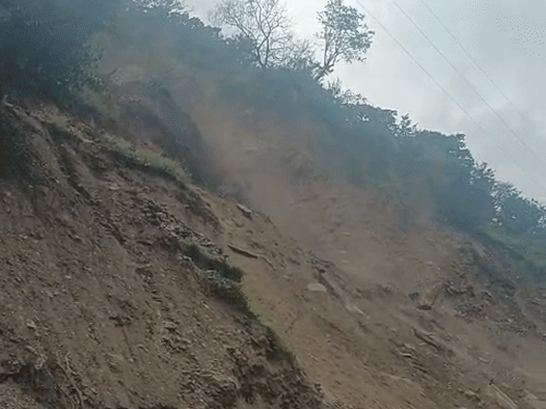 Debris slid down from a hillside and came onto the road in Sarigaad, Uttarkashi.
