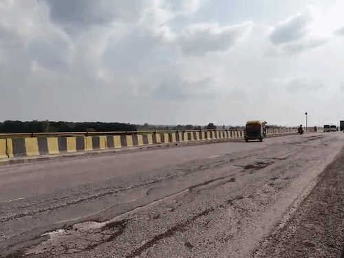 यह तस्वीर कानपुर-सागर हाईवे की है।