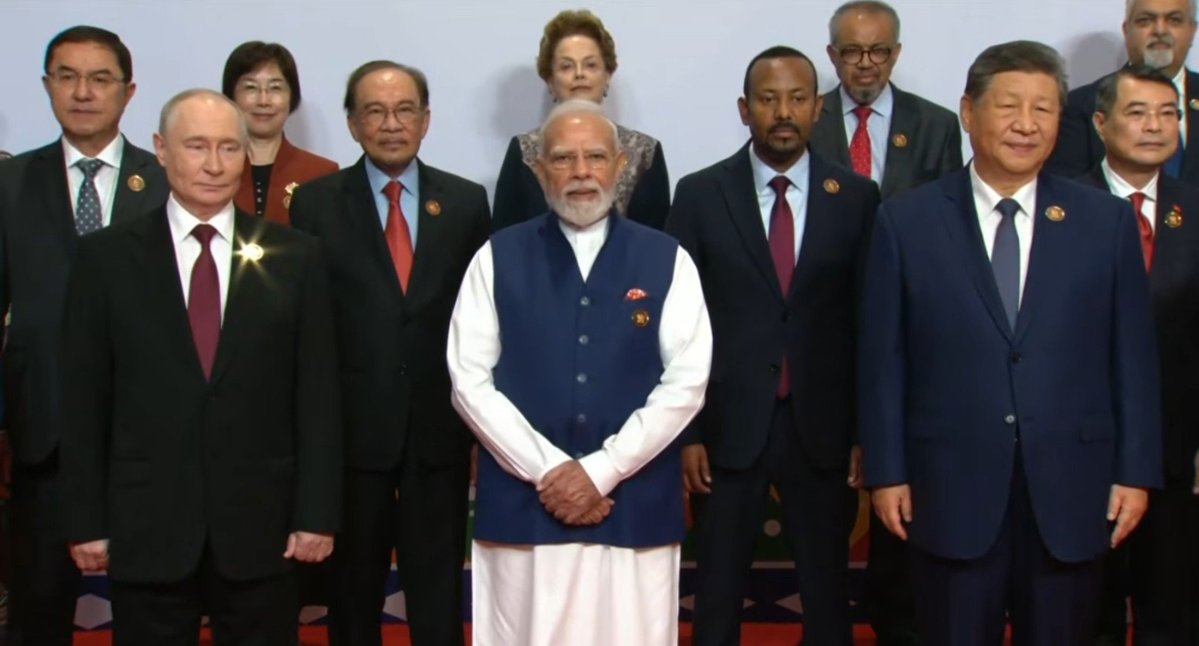 भारत मंडपम में PM मोदी के साथ रूस के राष्ट्रपति पुतिन और चीन के राष्ट्रपति शी जिनपिंग।