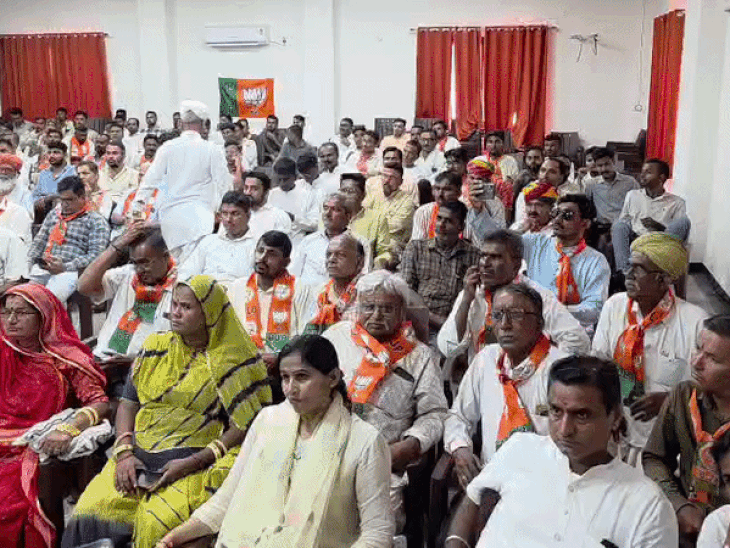 बीजेपी कार्यालय में सतीश पूनिया ने कार्यकर्ताओं को किया संबोधित।