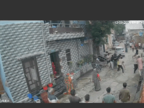 सीसीटीवी कैमरे में कैद हुई तस्वीरों के आधार पर जांच कर रही हैं पुलिस।