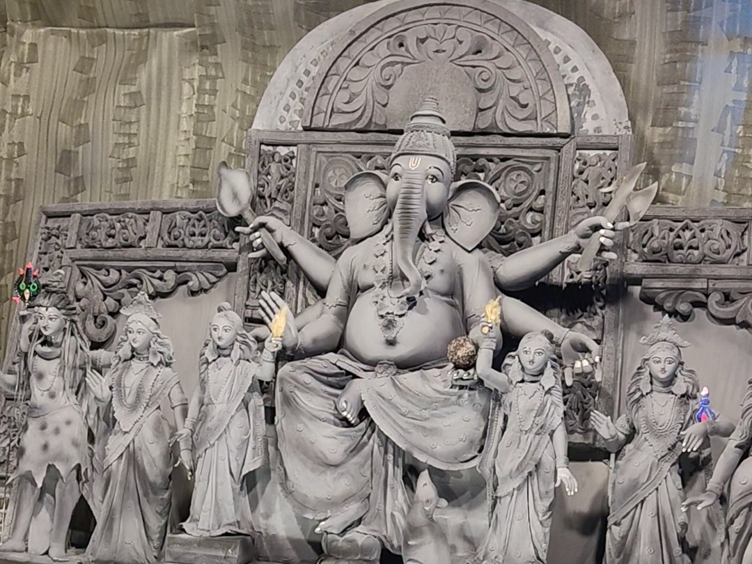 श्री श्री सार्वजनिक गणेश पूजा समिति ने 23वें गणेश महोत्सव का आयोजन किया है।