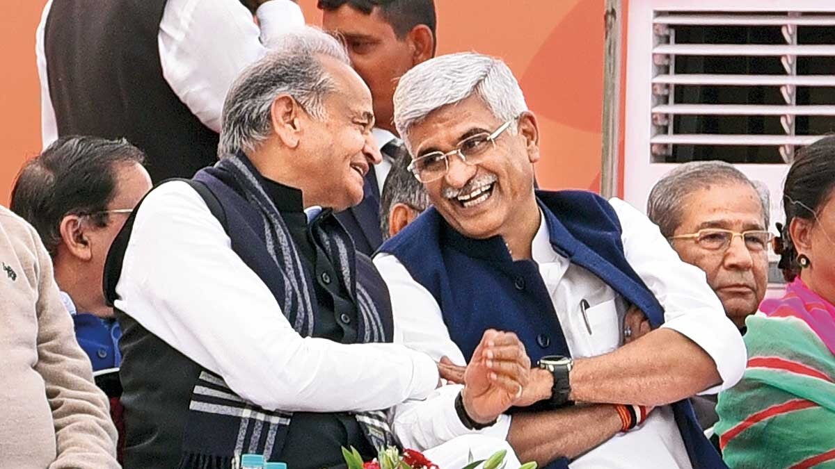 जोधपुर में पूर्व सीएम अशोक गहलोत और केंद्रीय मंत्री गजेंद्र सिंह शेखावत अपने ही वार्ड में पार्टी को जीत नहीं दिलवा पाए।