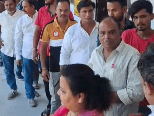 इस बार वोटर्स ने नोटा को भी काफी वोट दिए है। कई वार्ड ऐसे हैं, जहां निर्दलीय प्रत्याशियों को नोटा से भी कम वोट मिले।