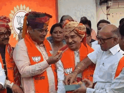 नतीजों के बाद सीएम भजनलाल शर्मा और प्रदेशाध्यक्ष मदन राठौड़ ने भाजपा प्रदेश कार्यालय में कार्यकर्ताओं के साथ जश्न मनाया।