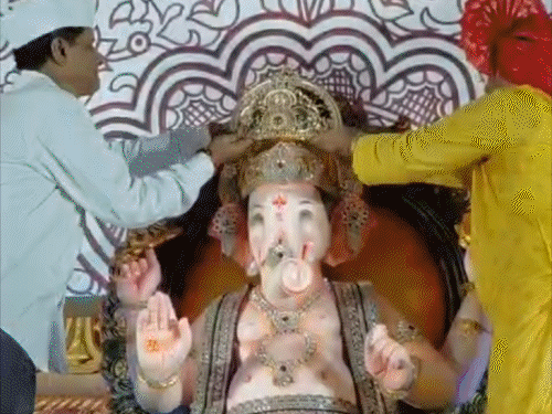 हीरा-पन्ना और माणिक जड़ित 55 लाख का मुकुट पहनाया गया; मीनाक्षी मंदिर की तर्ज पर बना पंडाल|पटना,Patna - Dainik Bhaskar