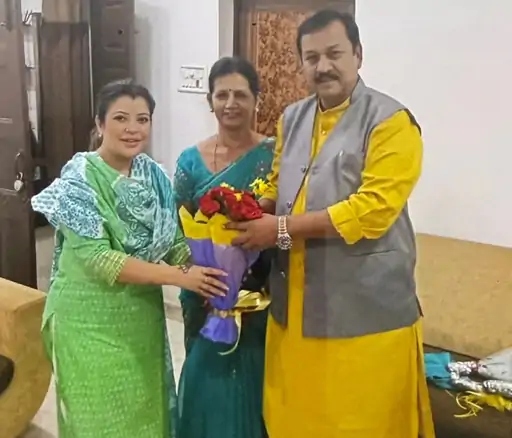 दुर्ग सांसद विजय बघेल के साथ संगीता केतन शाह की तस्वीर।