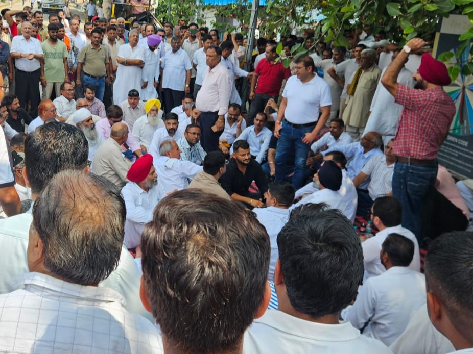 IOCL से 200 KL की शर्त तुरंत हटाने की मांग; पेट्रोल-डीजल की खरीद ठप|पानीपत,Panipat - Dainik Bhaskar