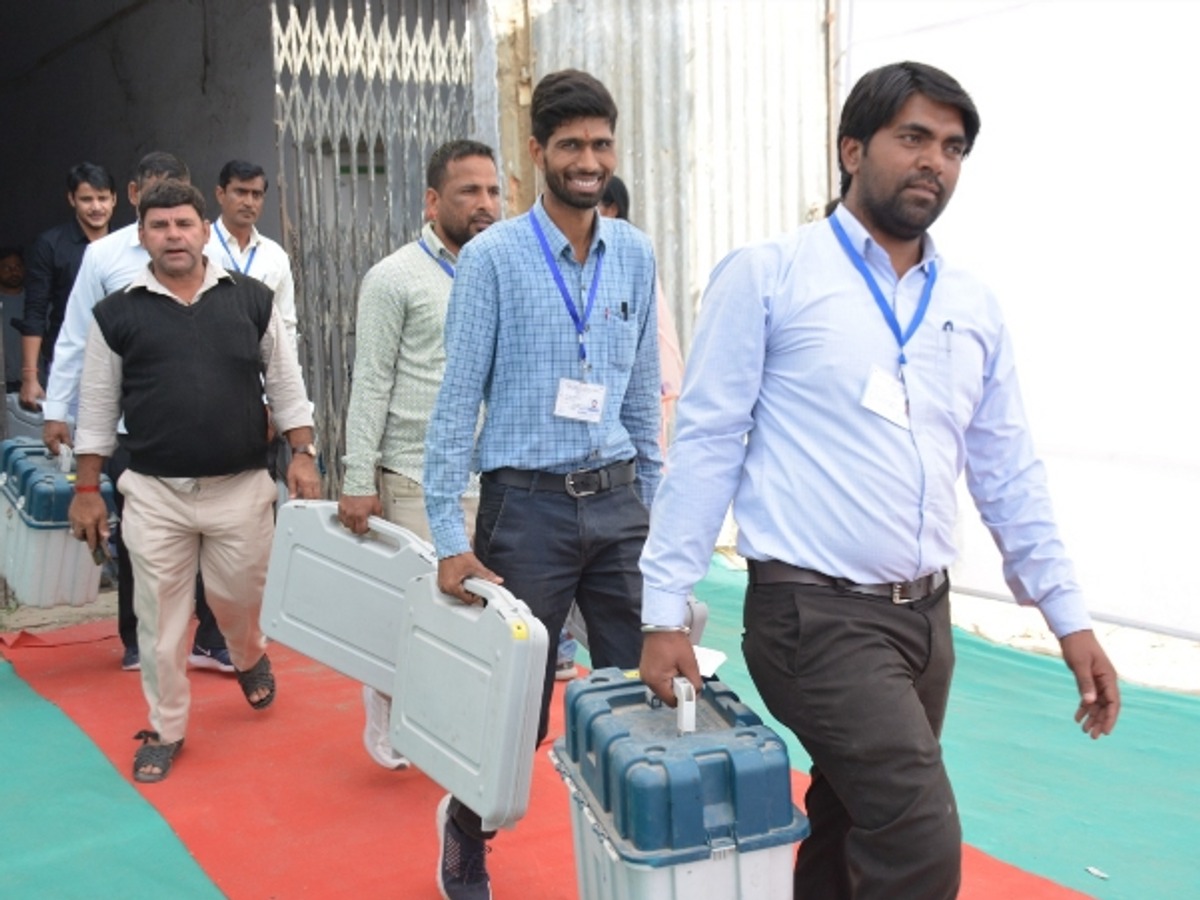 इन चार निकायों के कुछ बूथों पर ईवीएम में खराबी के कारण रिजल्ट अटक गया था।