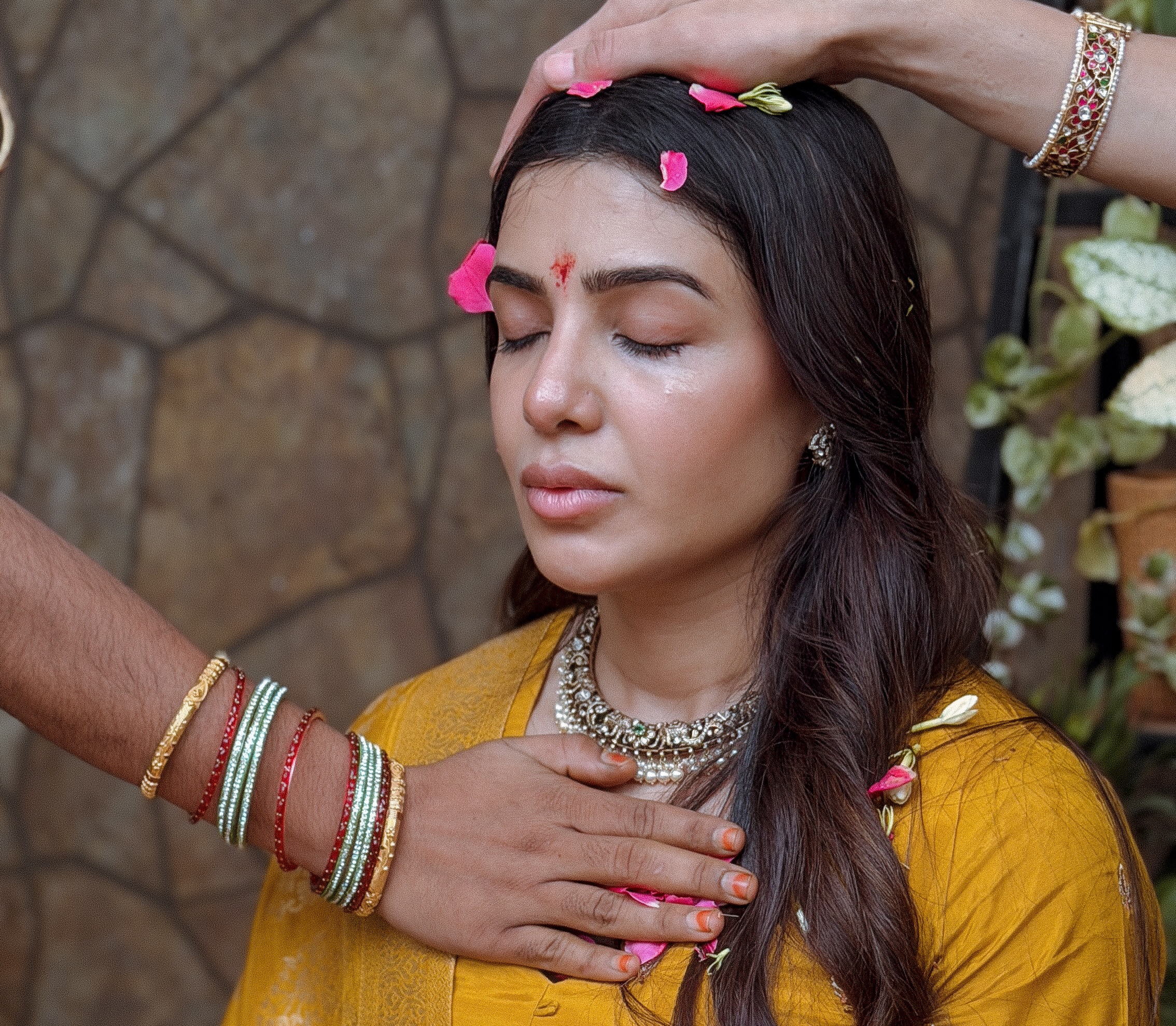 सामंथा का पारंपरिक 'सीमंतम' (बेबी शावर) सेरेमनी का आयोजन किया गया।