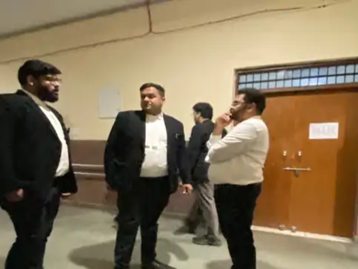 ED ने बलरामपुर-रामानुजगंज के एडिशनल कलेक्टर चेतन बोरघारिया को गिरफ्तार किया।