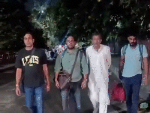 गिरफ्तारी के बाद आरोपी ने भी माना कि वह इतने लंबे समय से इसलिए बेखौफ घूम रहा था क्योंकि उसे लगता था कि दूसरे राज्यों की पुलिस अनंतनाग के दुर्गम इलाकों तक नहीं पहुंच पाएगी।