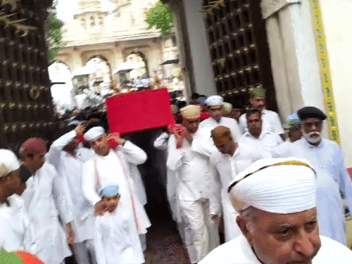 विजयराज कुमारी की अंतिम यात्रा में पूर्व राजपरिवारों के सदस्य और उदयपुर के आम लोग भी शामिल हुए।