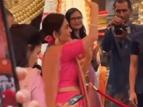 Nita Ambani appeared immersed in devotion during the aarti.
