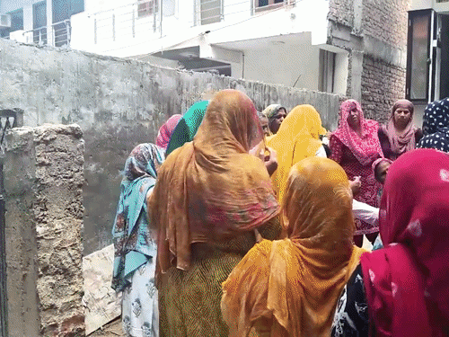 मृतक विजय के परिवार में पत्नी, दो बच्चे और एक बहन है। छोटा भाई भाई हत्या के मामले में जेल में है।