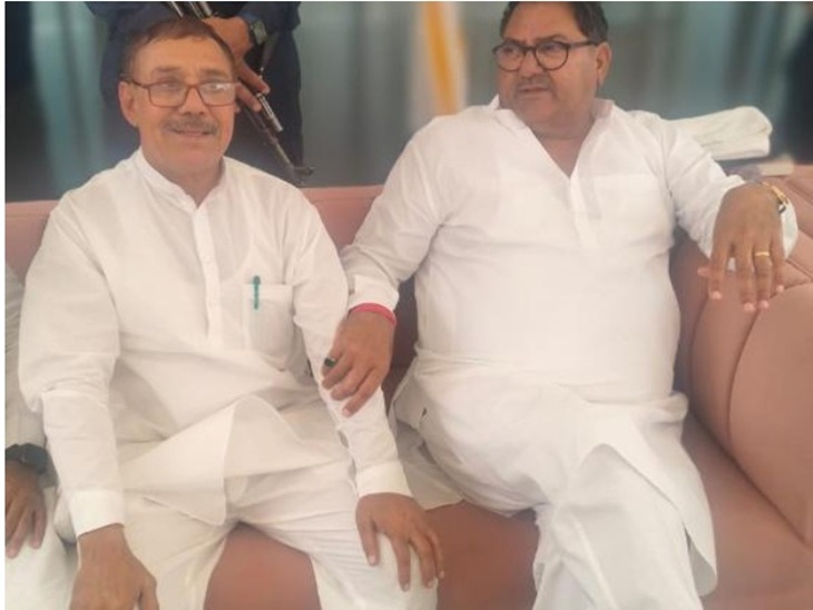 इनेलो वरिष्ठ नेता अभय चौटाला के साथ अशोक ढाणीमाहू।