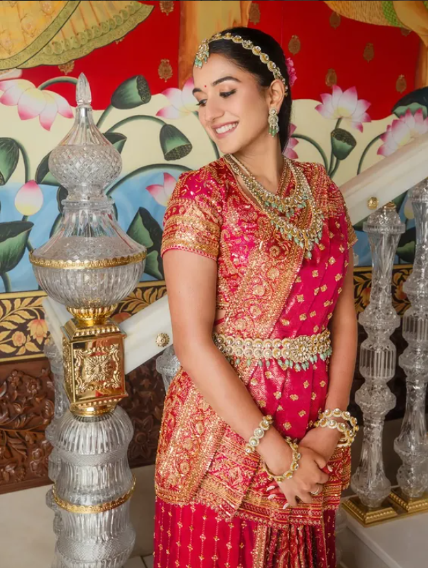 Radhika wore heavy jewellery with a red sari.