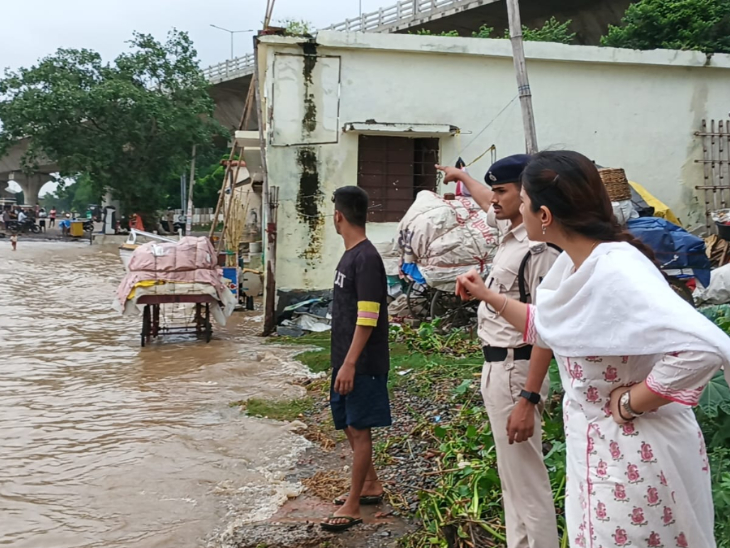 पटना में हर गंगा घाट का कशिश बख्शी ने किया था निरीक्षण।