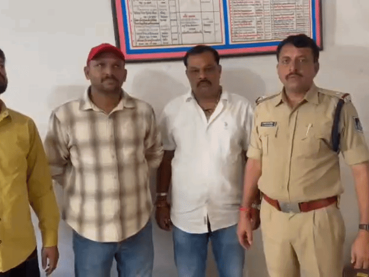 पुलिस ने 7 लोगों को उठाया है।