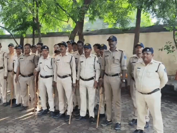 शहर में 800-1000 पुलिसकर्मी तैनात।