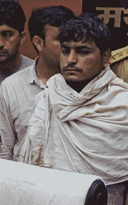 पुलिस ने पप्पू के अलावा उसके भाई मोहन सोनी और मां-बहन को भी गिरफ्तार किया है।